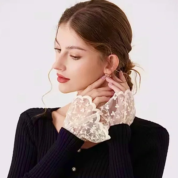 Ava- Lace Cuffs - Picture 1 of 2
